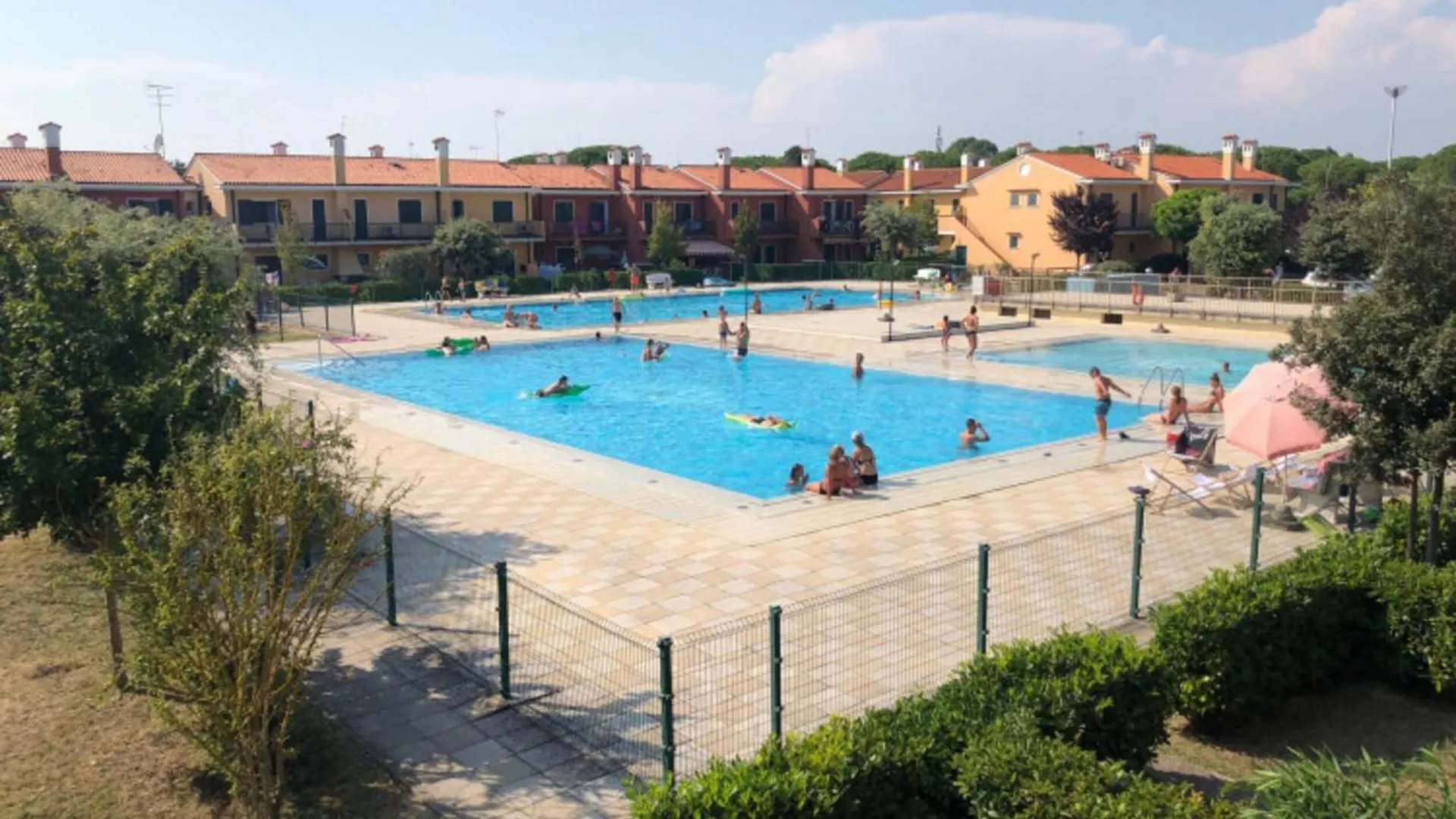 Comfy Flat With Pool In Bibione Apartment