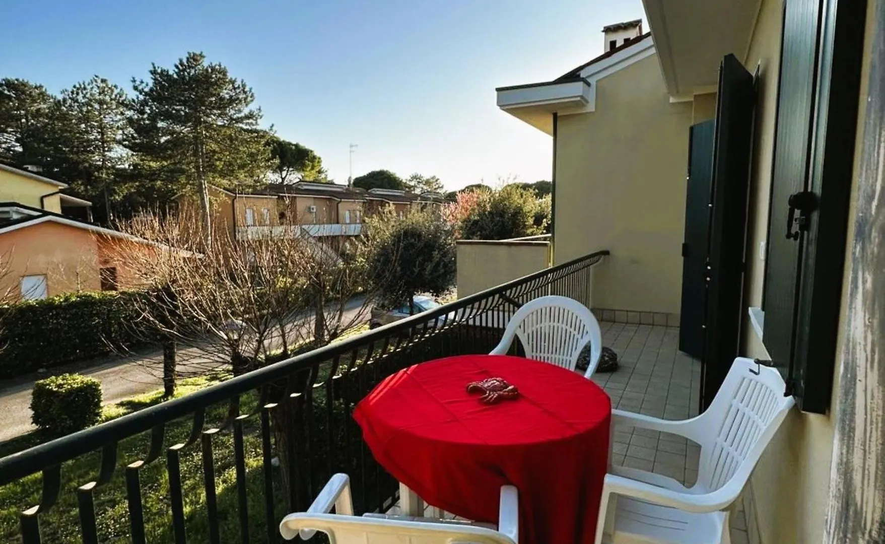 Comfy Flat With Pool In Bibione Appartement